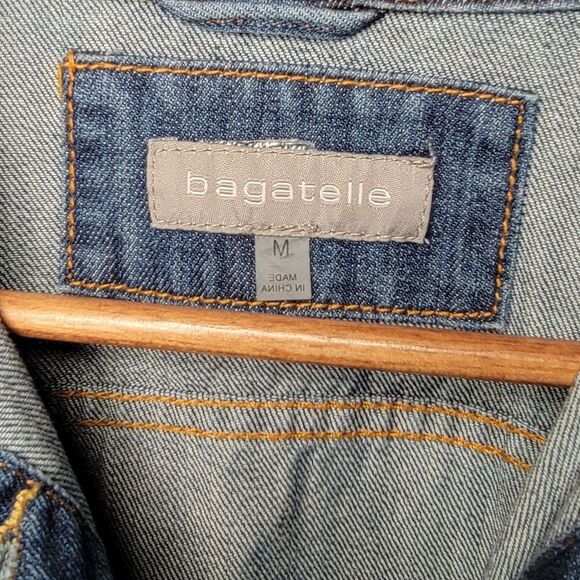 Bagatelle Womens Size Medium Floral Embroidered Denim Trucker Jacket 100% Cotton - Picture 2 of 4